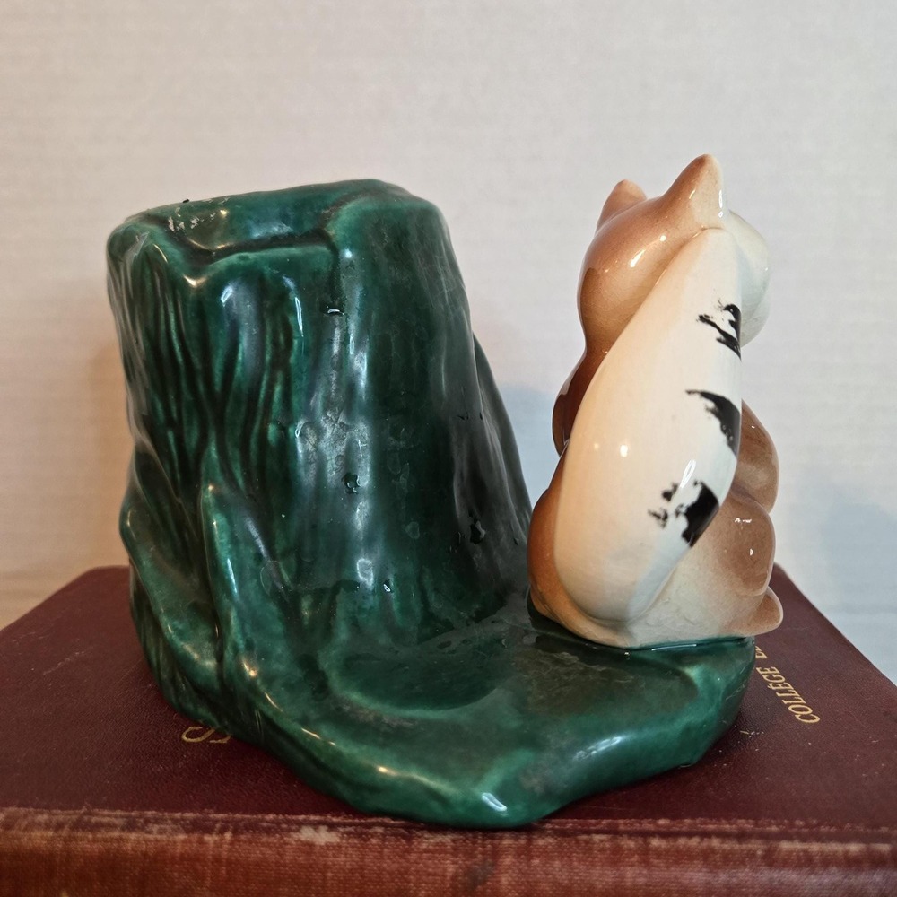 Vintage Bandit-Look Raccoon Planter, pottery, green tree stump Unique - Picture 4 of 11
